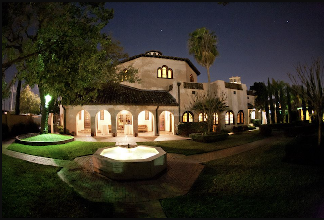 The Parador is a historic Houston wedding venue in the city's Museum District.