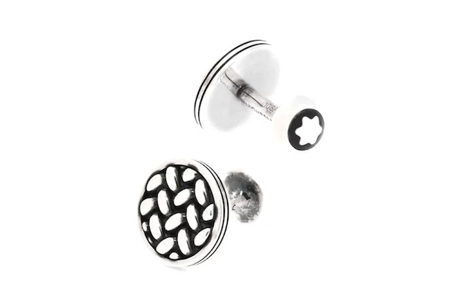 Grain pattern cufflinks are a jewelry gift for the groom. 