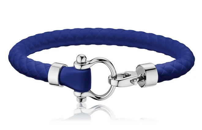 A sailing bracelet in stainless steel and electric blue rubber are a jewelry gift for the groom. 