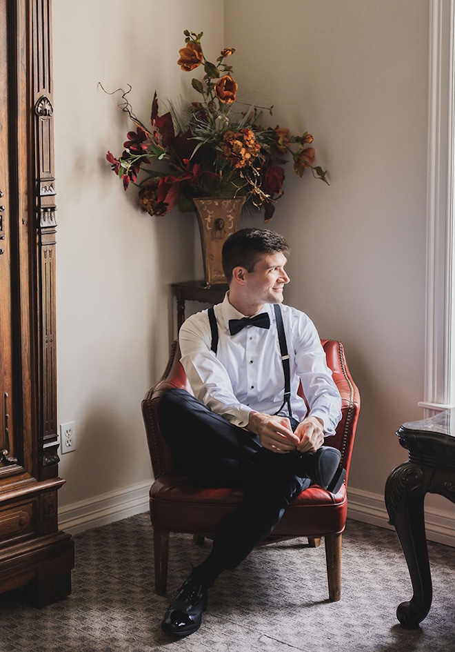 The groom gets ready for his countryside wedding at The Mansion at ColoVista.