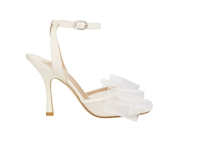 A classic white heel with a touch of elegance featuring a diamond detail trap and a mesh white bow on the toe. 