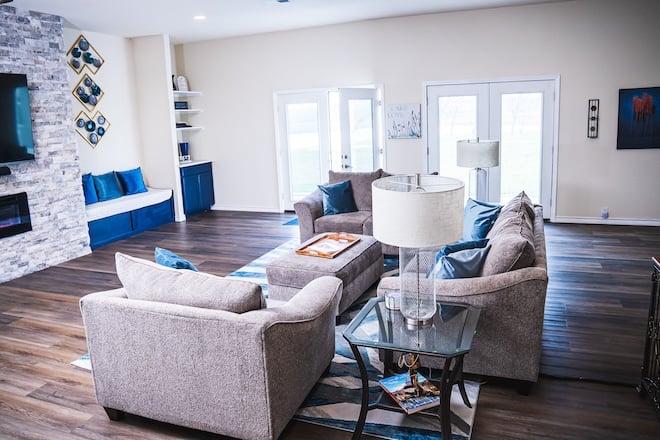 Gray and blue furniture in the guest lodge. 