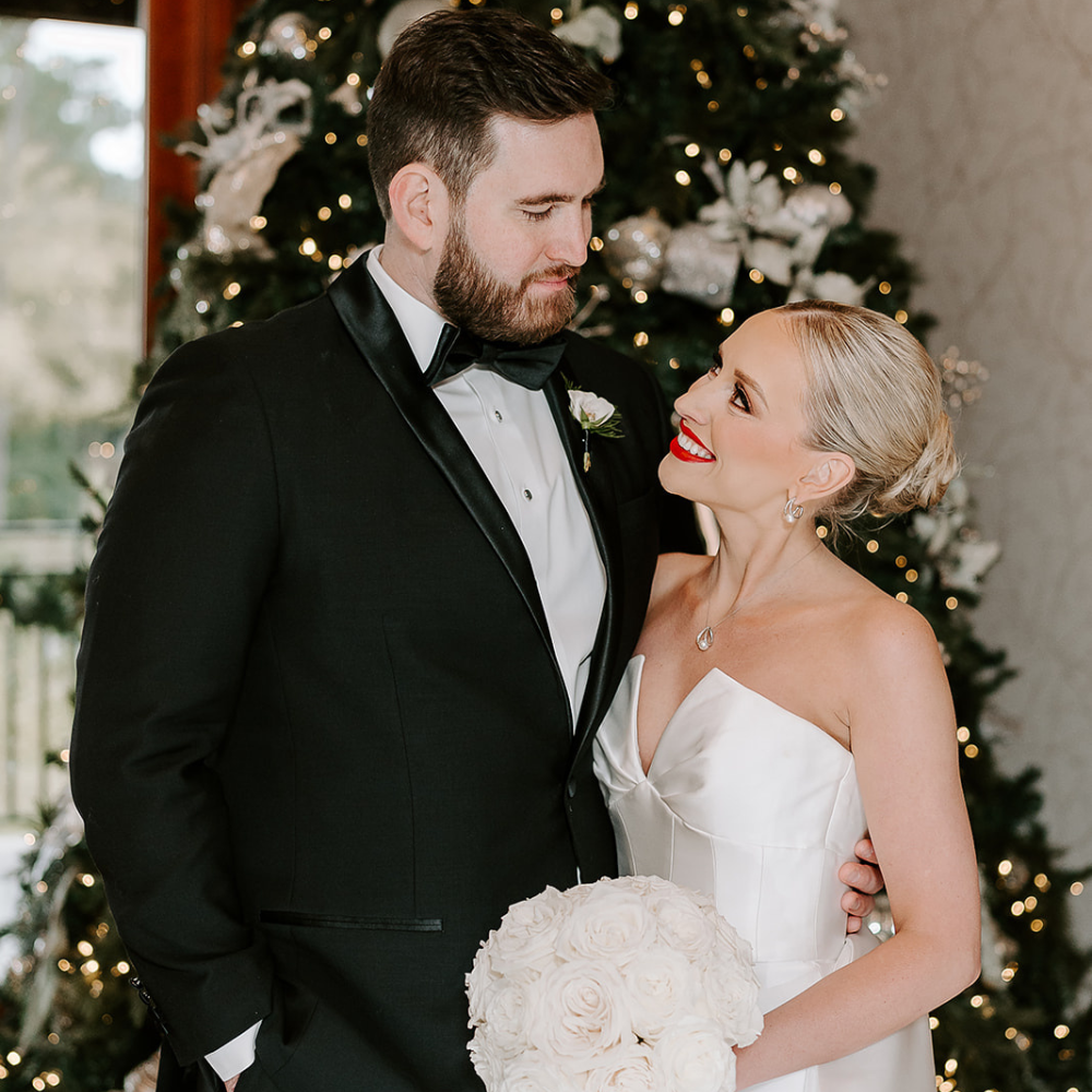 https://www.weddingsinhouston.com/blog/a-magical-christmas-wedding-in-houston/