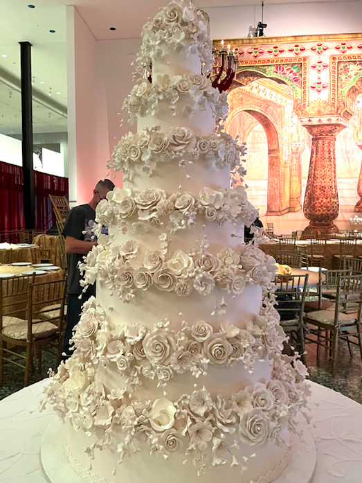 Why We Still Love Large Wedding Cakes | Today's Bride