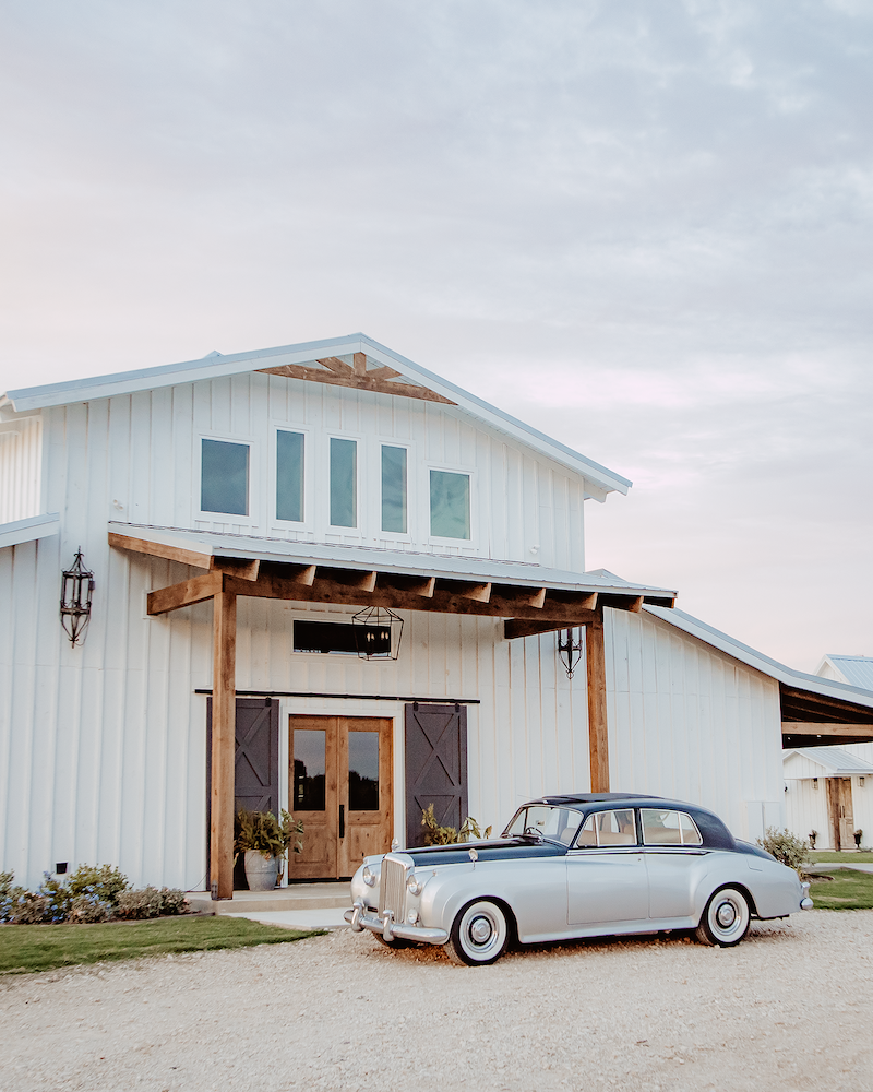 Barn Wedding Venues - Rustic Wedding - Country - Photo: Cecilly Elaine Photography